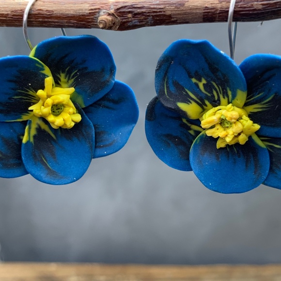 Matana Handmade Flower earrings in Blue and Yellow - Picture 4 of 8